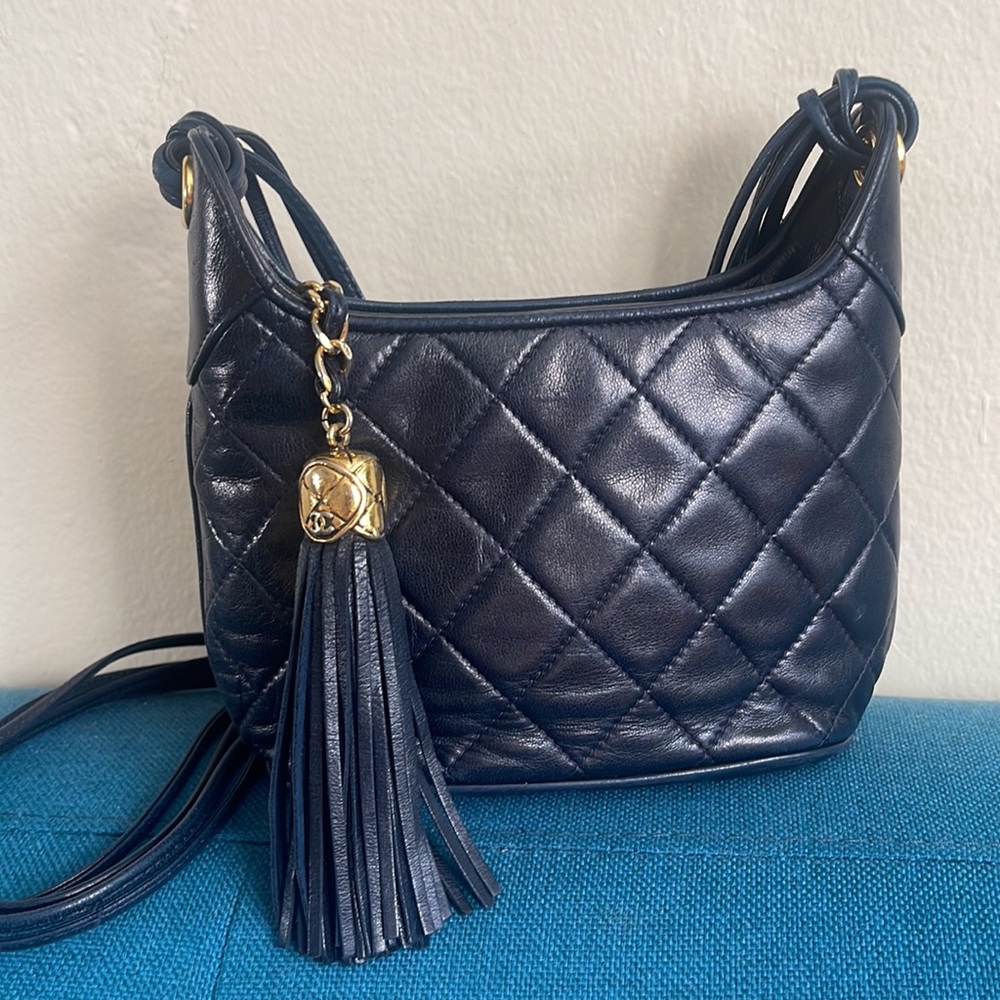 Chanel vintage tassel quilted leather crossbody - Picture 2 of 16